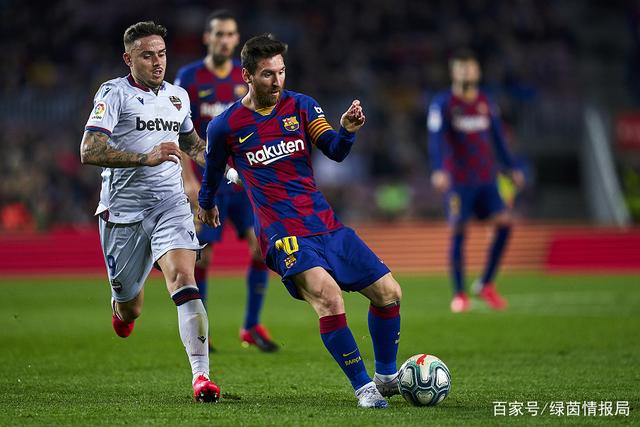 哈格里夫斯：琼斯的场上位置有点靠后